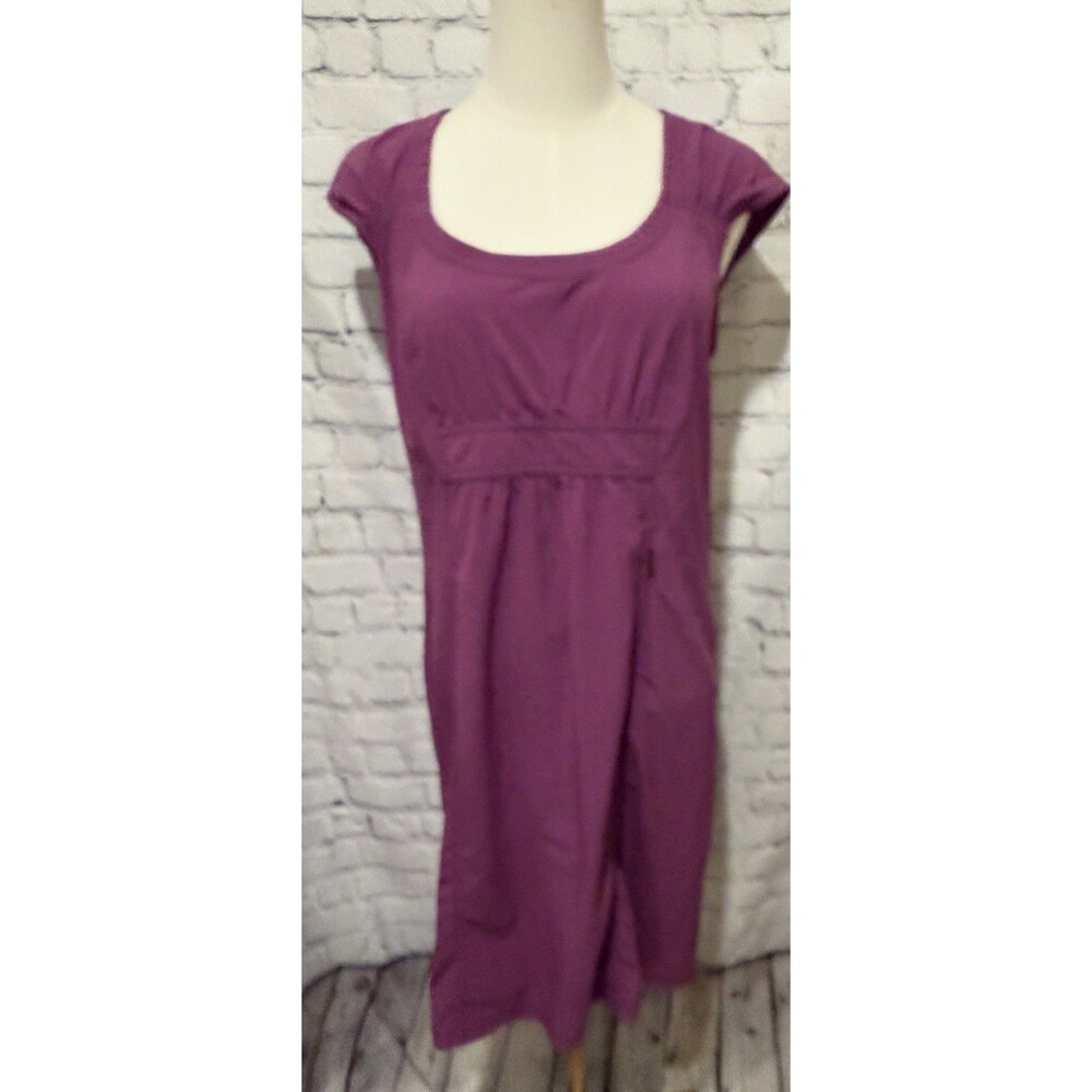 Athleta purple short-sleeve active dress gathered smocked waist Medium